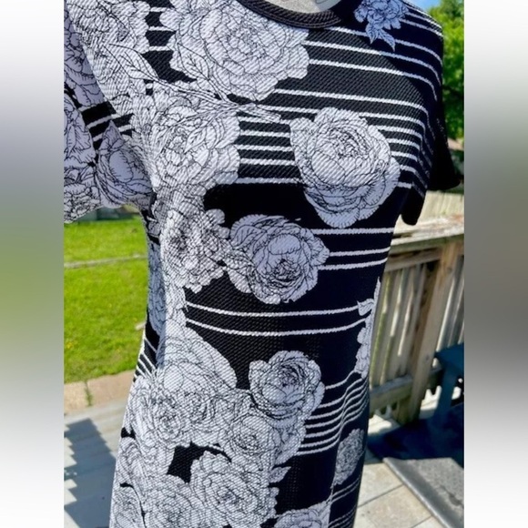 Lularoe Black & White Contrast Roses Maria Maxi Dress Size XS EUC!​​ - Picture 5 of 9
